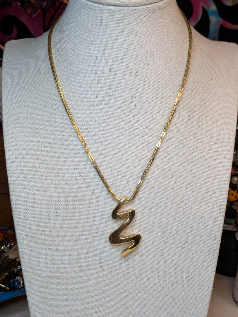 Vintage Crown Trifari Gold‑Tone Zigzag Pendant Necklace